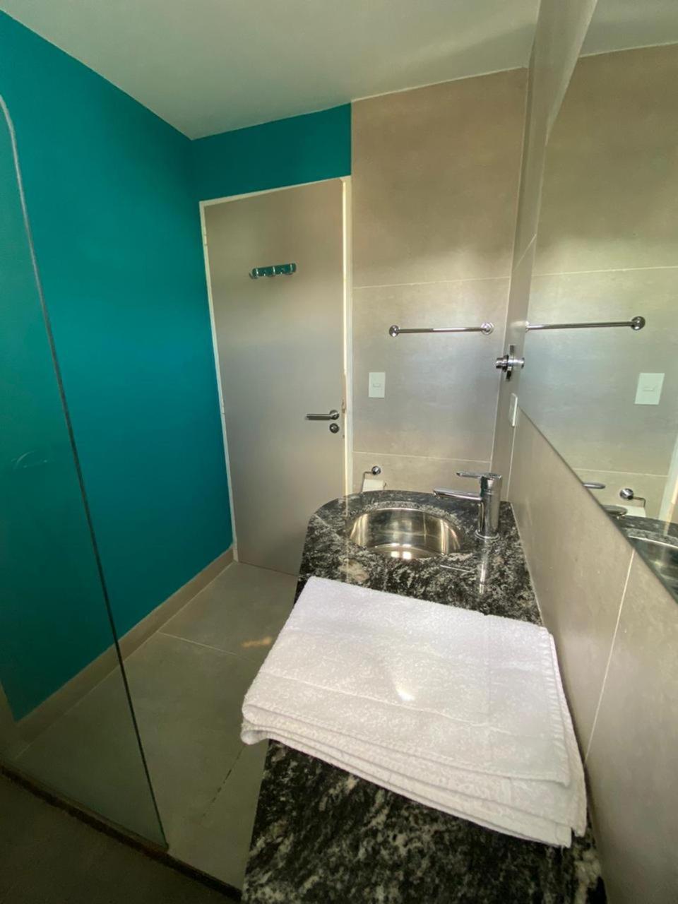 Turquoise Apartment *