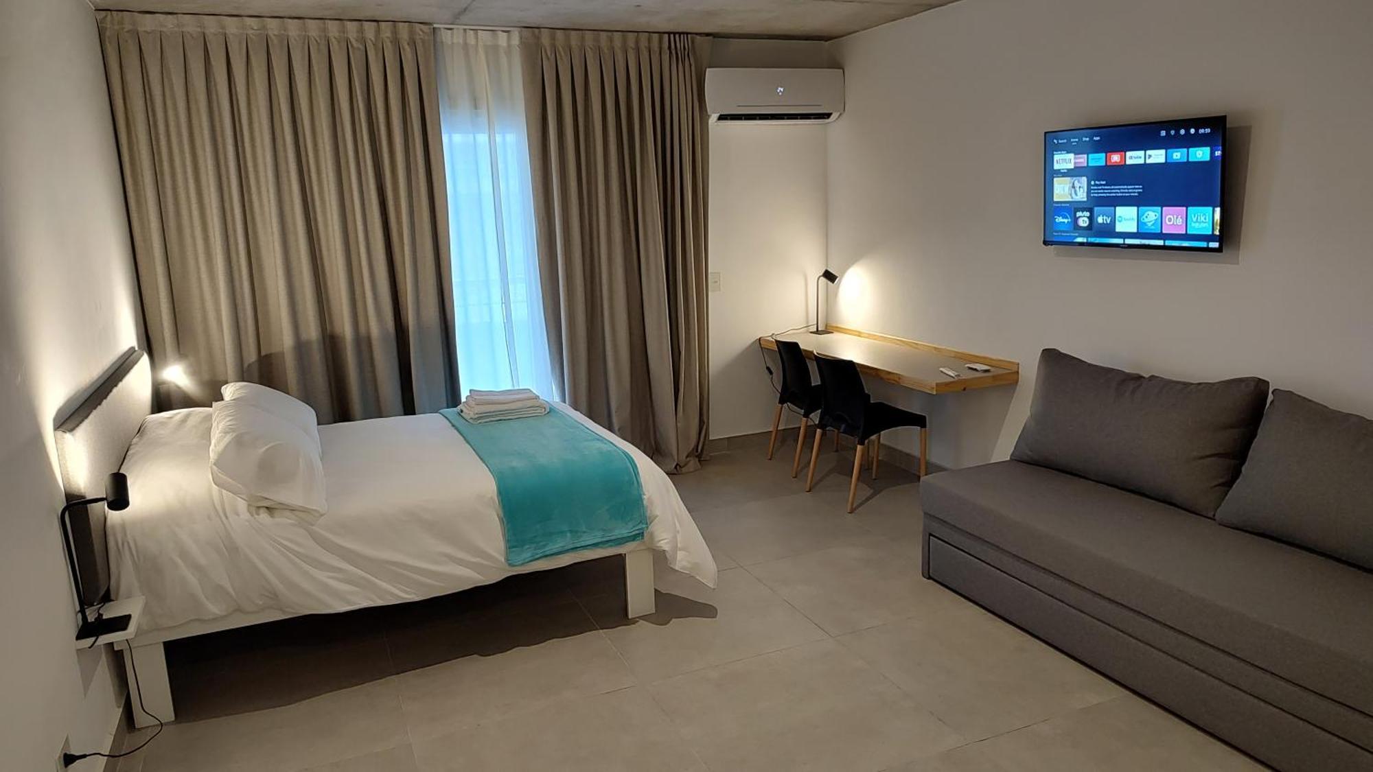 Turquoise Apartment *